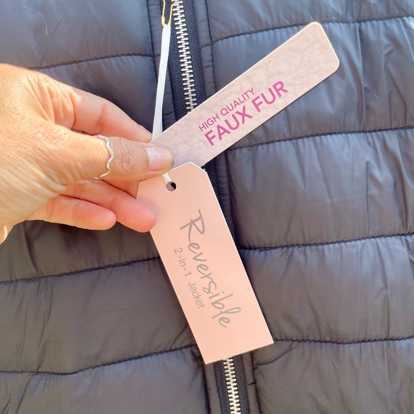 Black & Cream Reversible Hooded Faux Sherpa Jacket Size L NWT - Picture 5 of 9